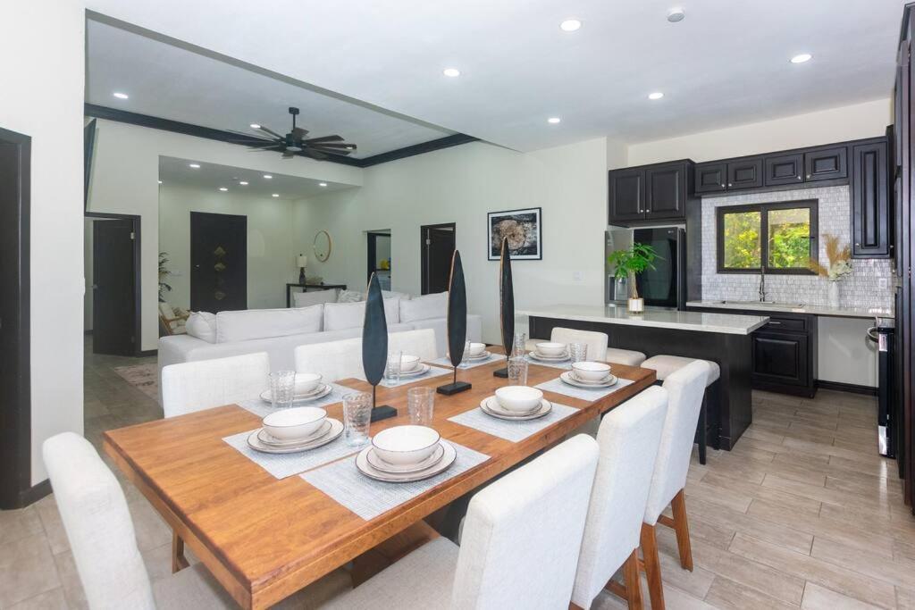 Luxury 5 Bdrms-5 Bthms Villa With Private Pool In Уест Енд Екстериор снимка